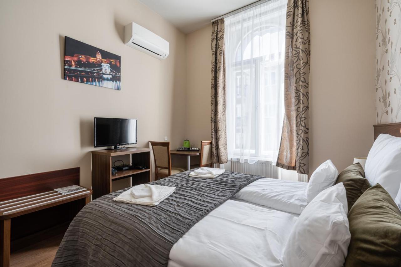 Hotel Elit Boutique Rooms- Location by bqa *