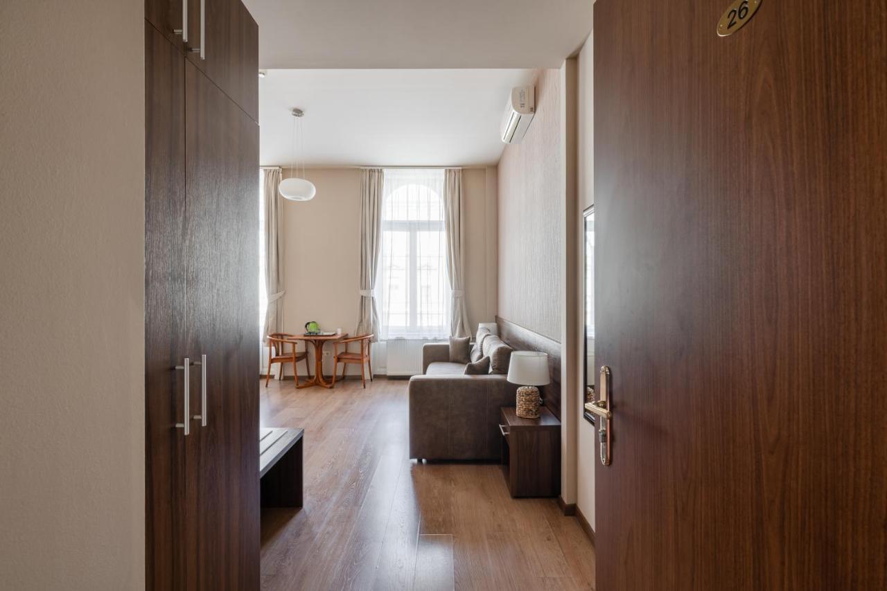 Hotel Elit Boutique Rooms- Location by bqa *