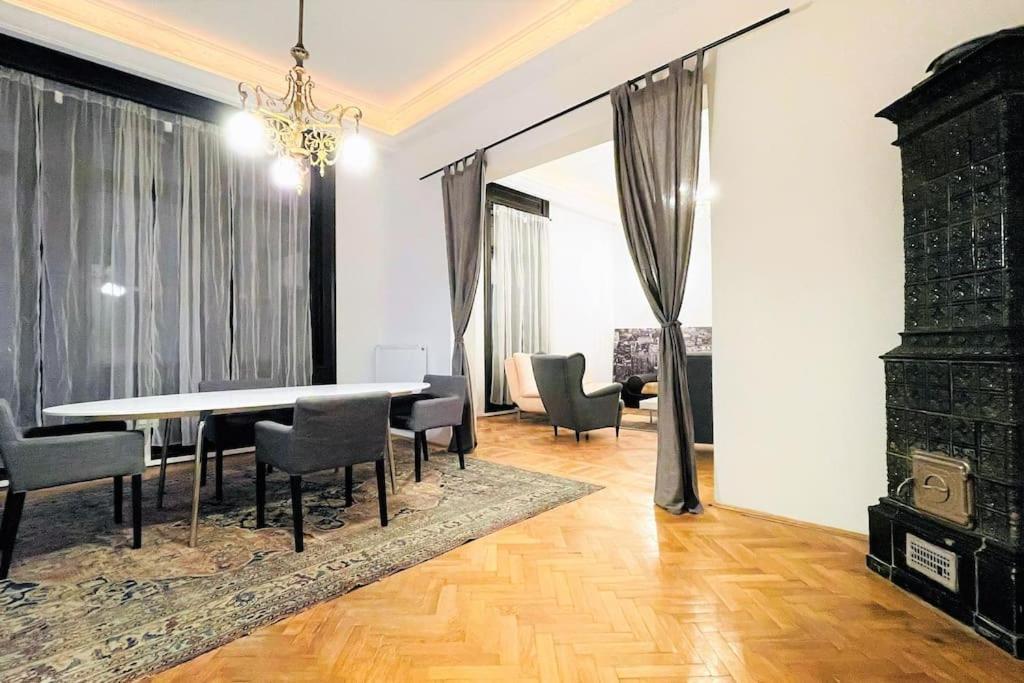 New, 195 Sqm, Full Center Of Apartman
