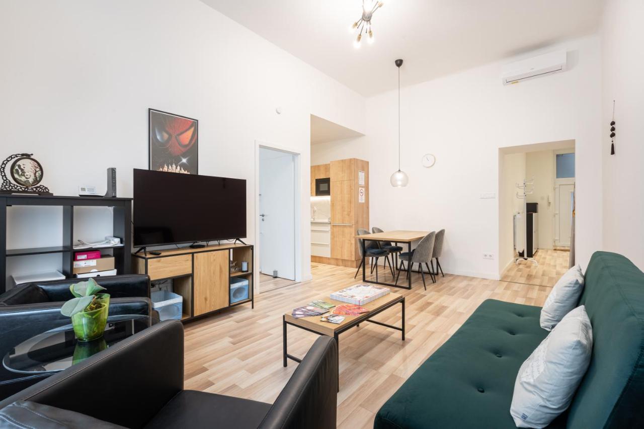 Delta Curve Apartment