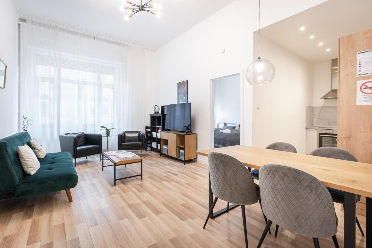 Delta Curve Apartment