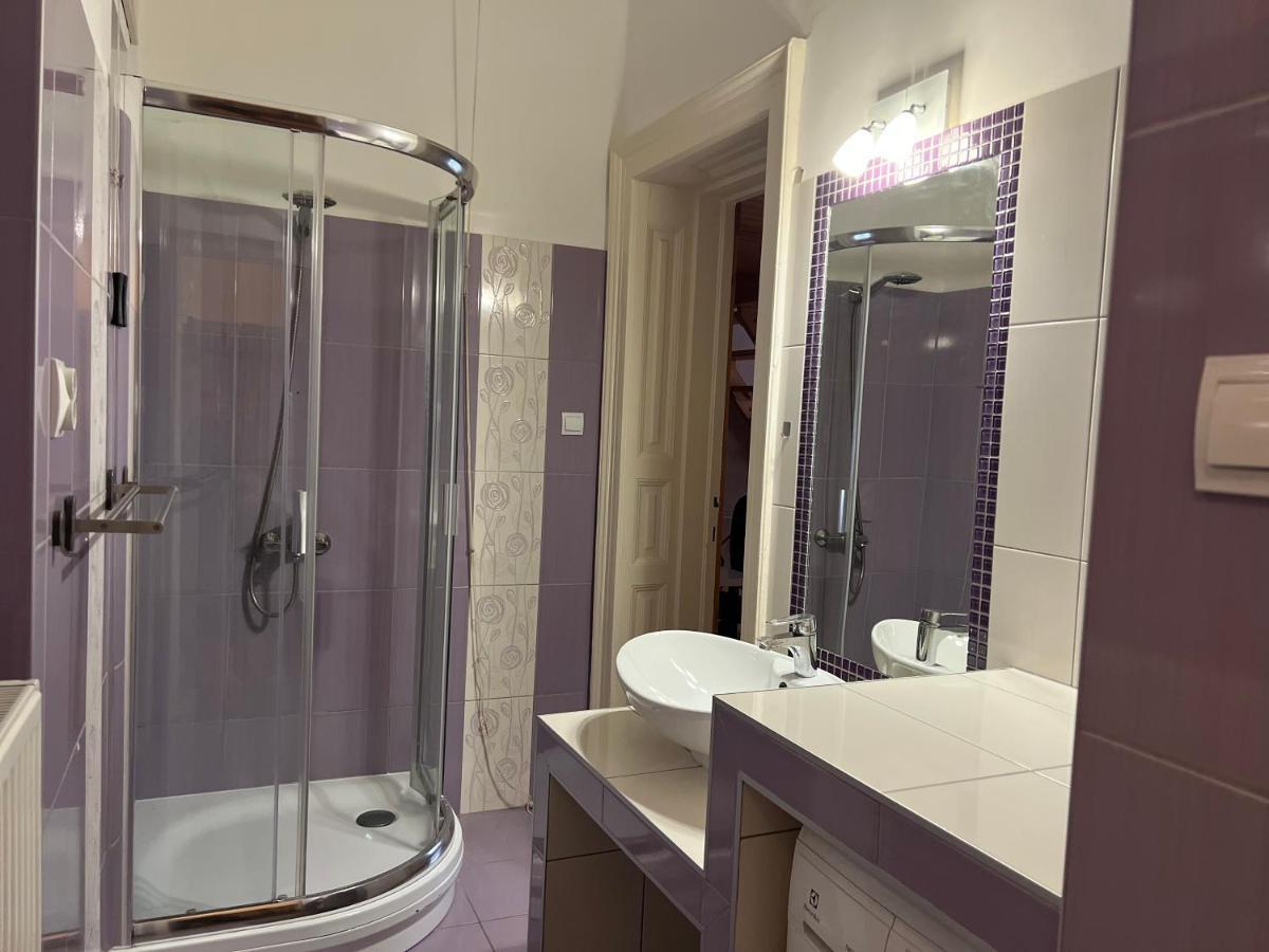 A54: Charming In The Ruin Bar District Appartement
