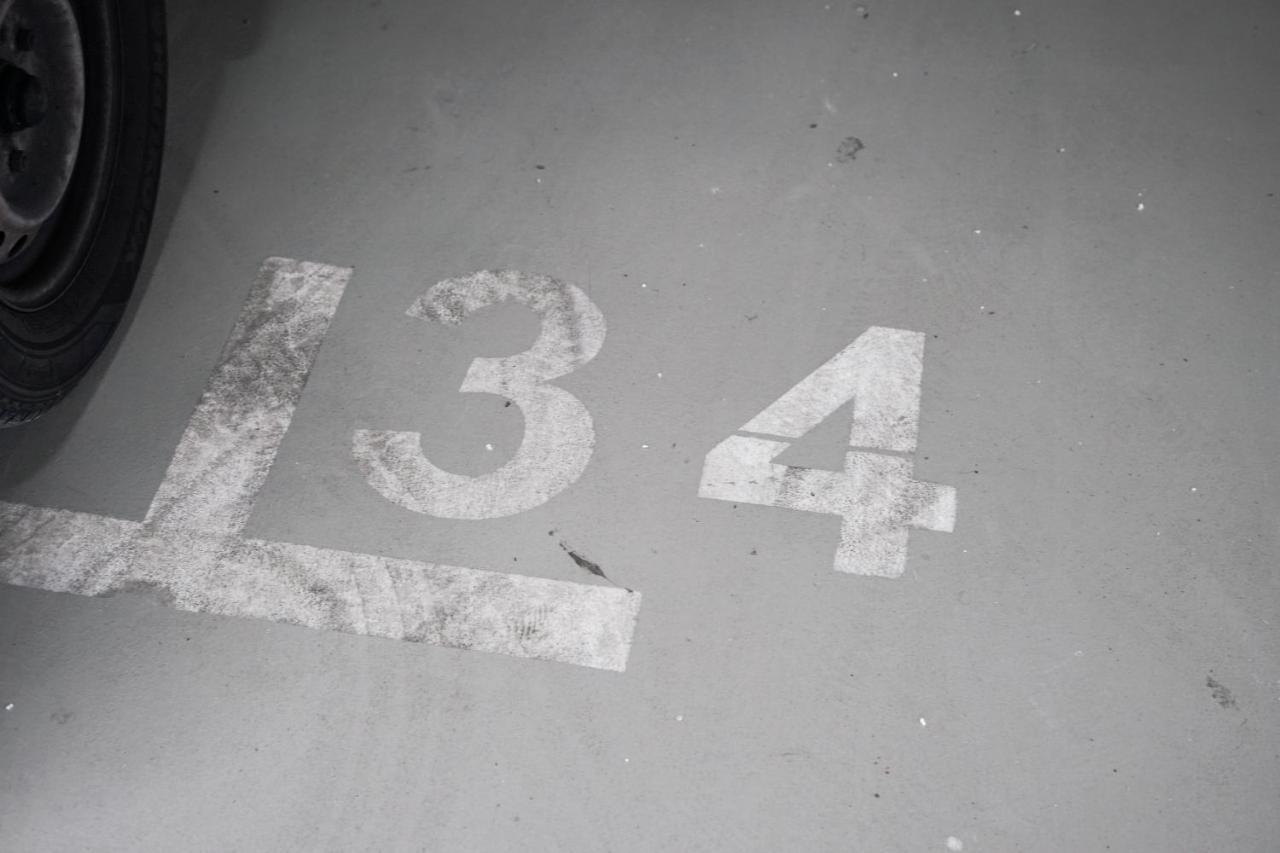 ~ Roof Terrace/ac/indoor Parking Apartment