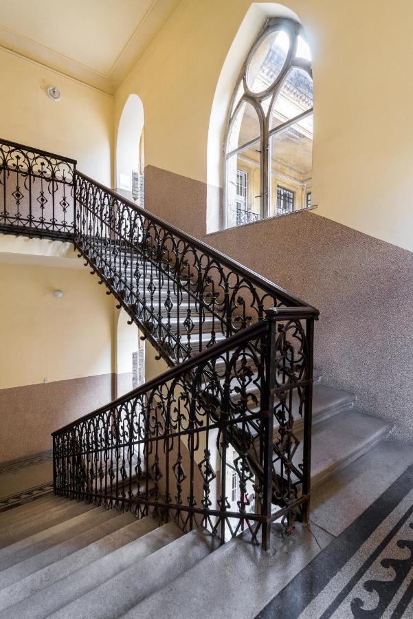 Classic Elegance With Synagogue View By Astoria