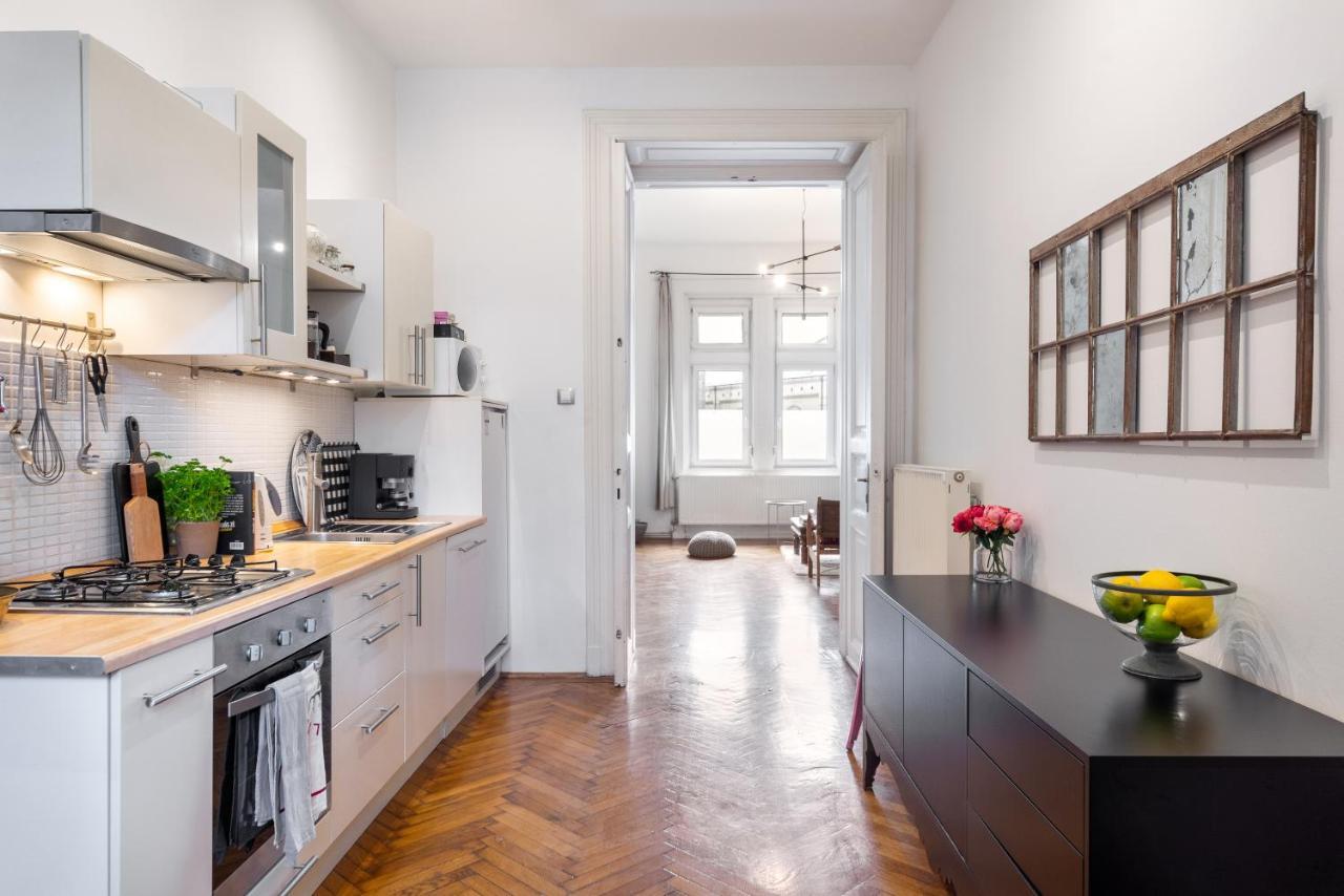 Classic Elegance With Synagogue View By Astoria *