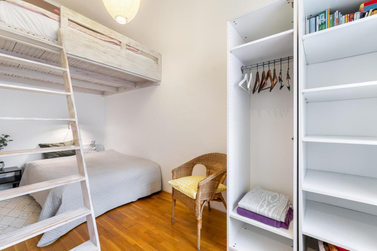 Classic Elegance With Synagogue View By Astoria Apartment
