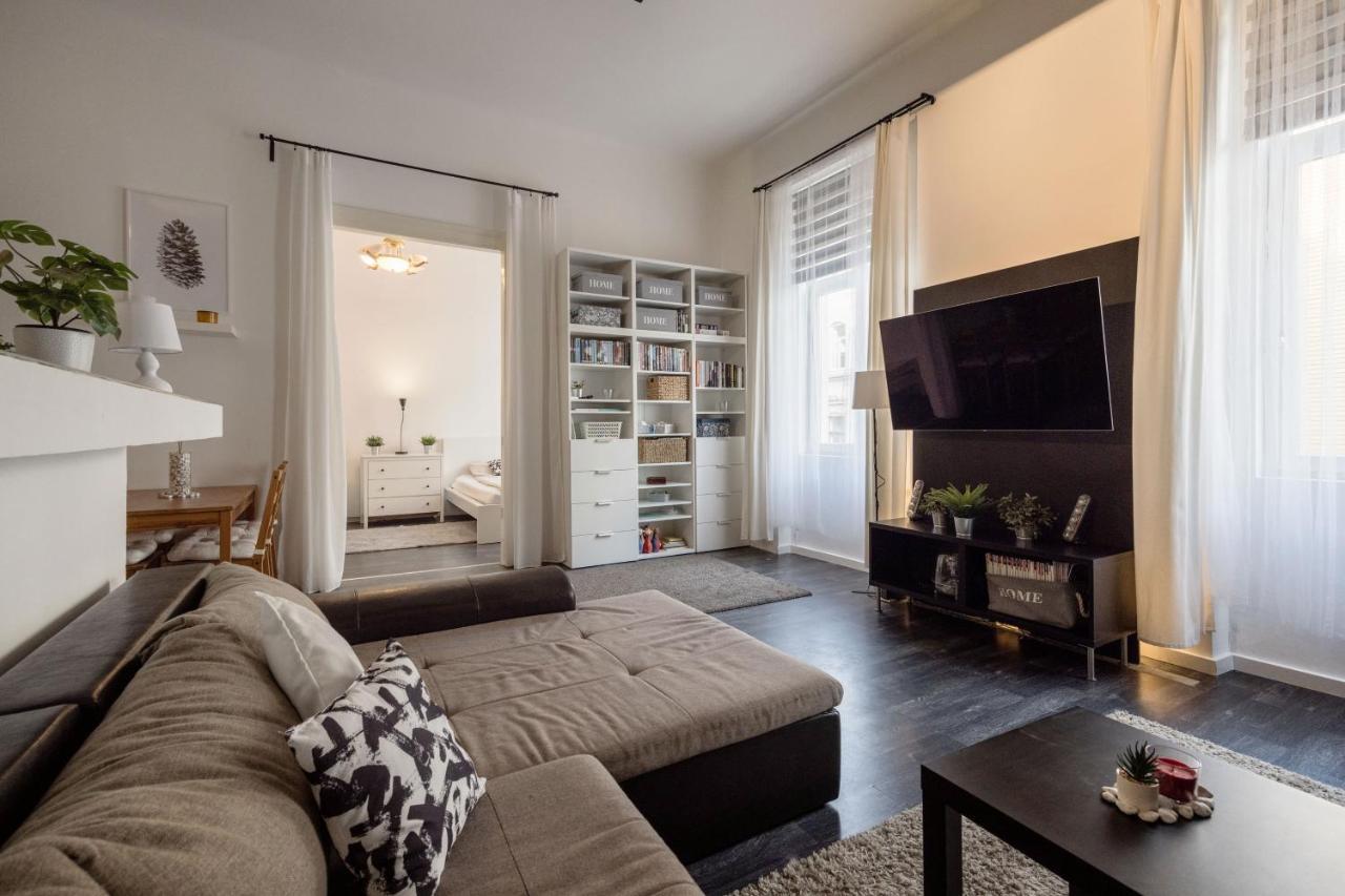 Spacious Almassy Lejlighed *