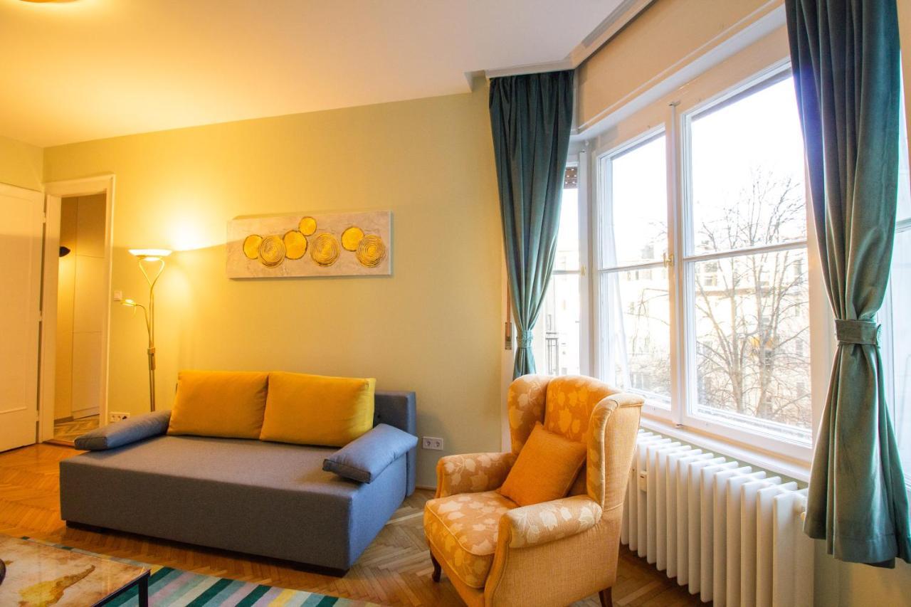 Small Paris Apartment Budapest
