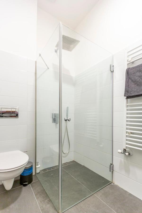 Exclusive With Sauna Next To The New York Café