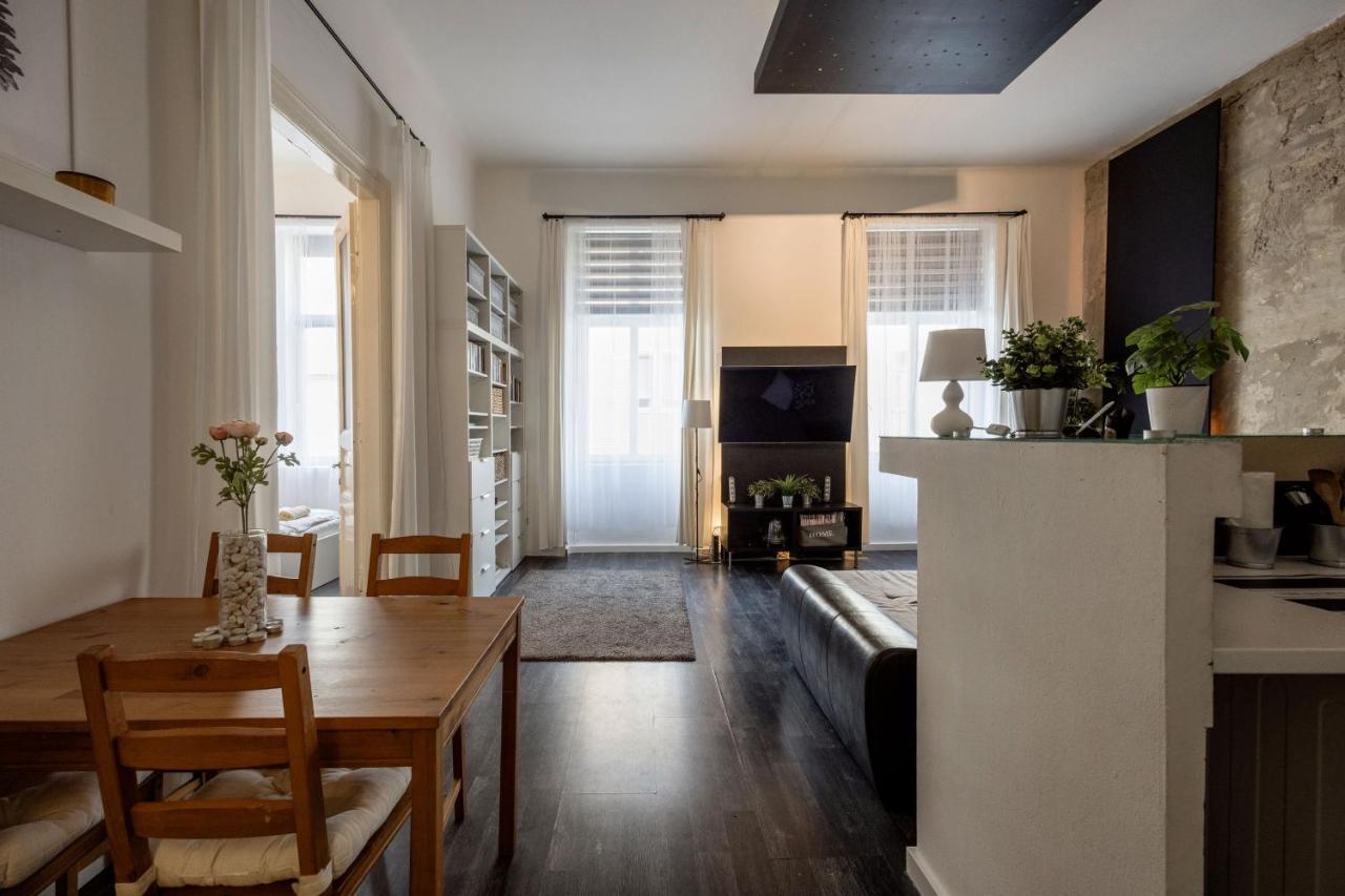 Spacious Almassy Lejlighed *