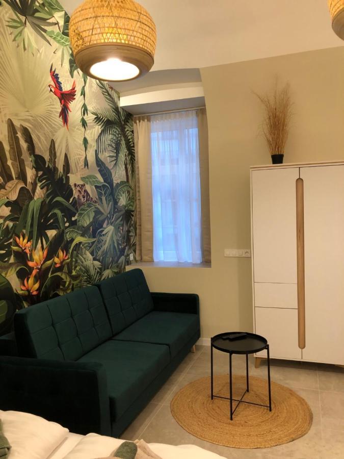 In Iv. * Budapest