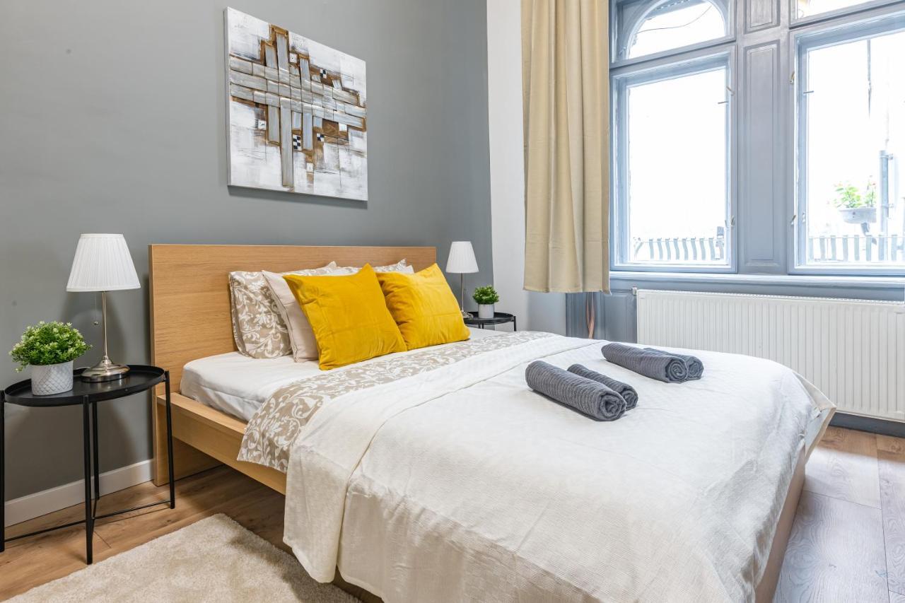 Deluxe Kazincy In The Heart Of Apartment Budapest