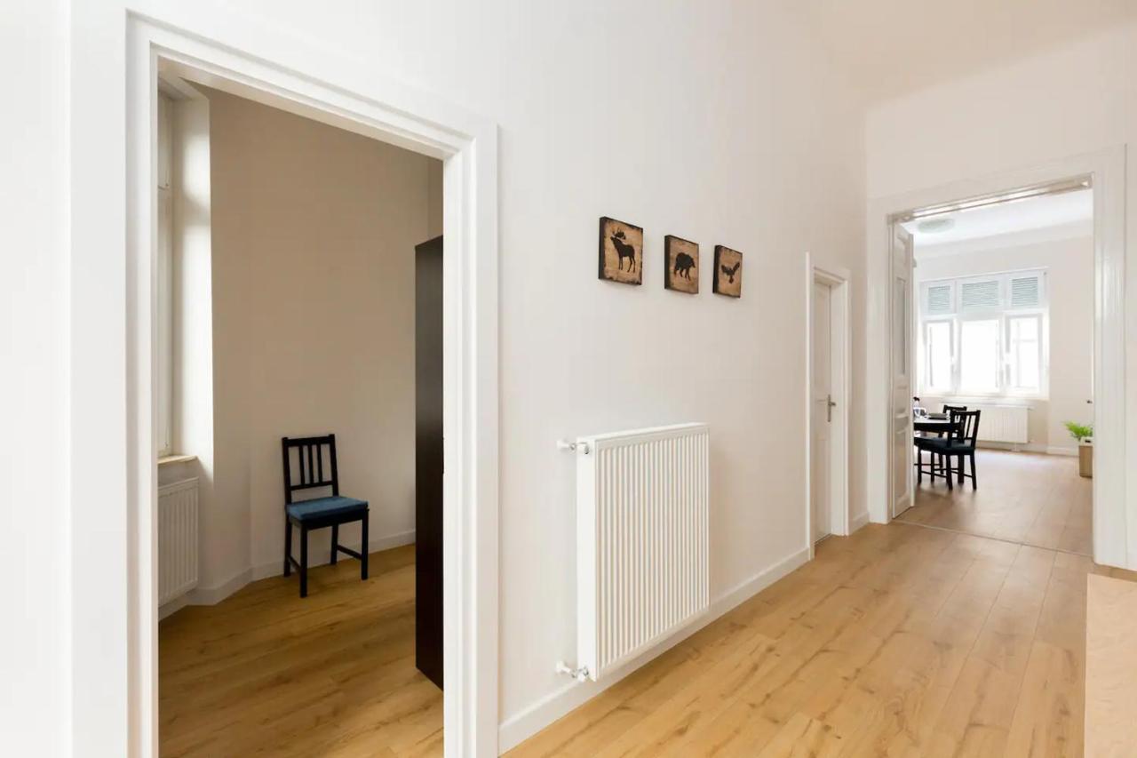 Kresz Geza 29 Westend Station 2 Bedrooms+living Ac *