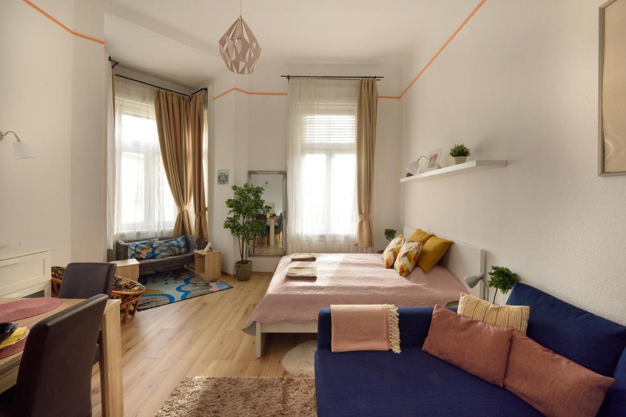 Eye Apartment *