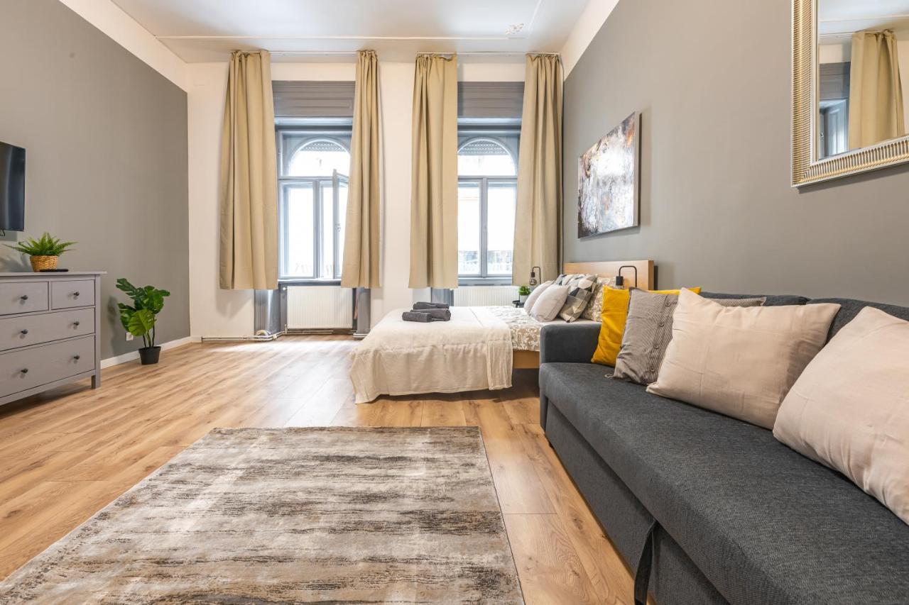Apartment Deluxe Kazincy In The Heart Of Budapest