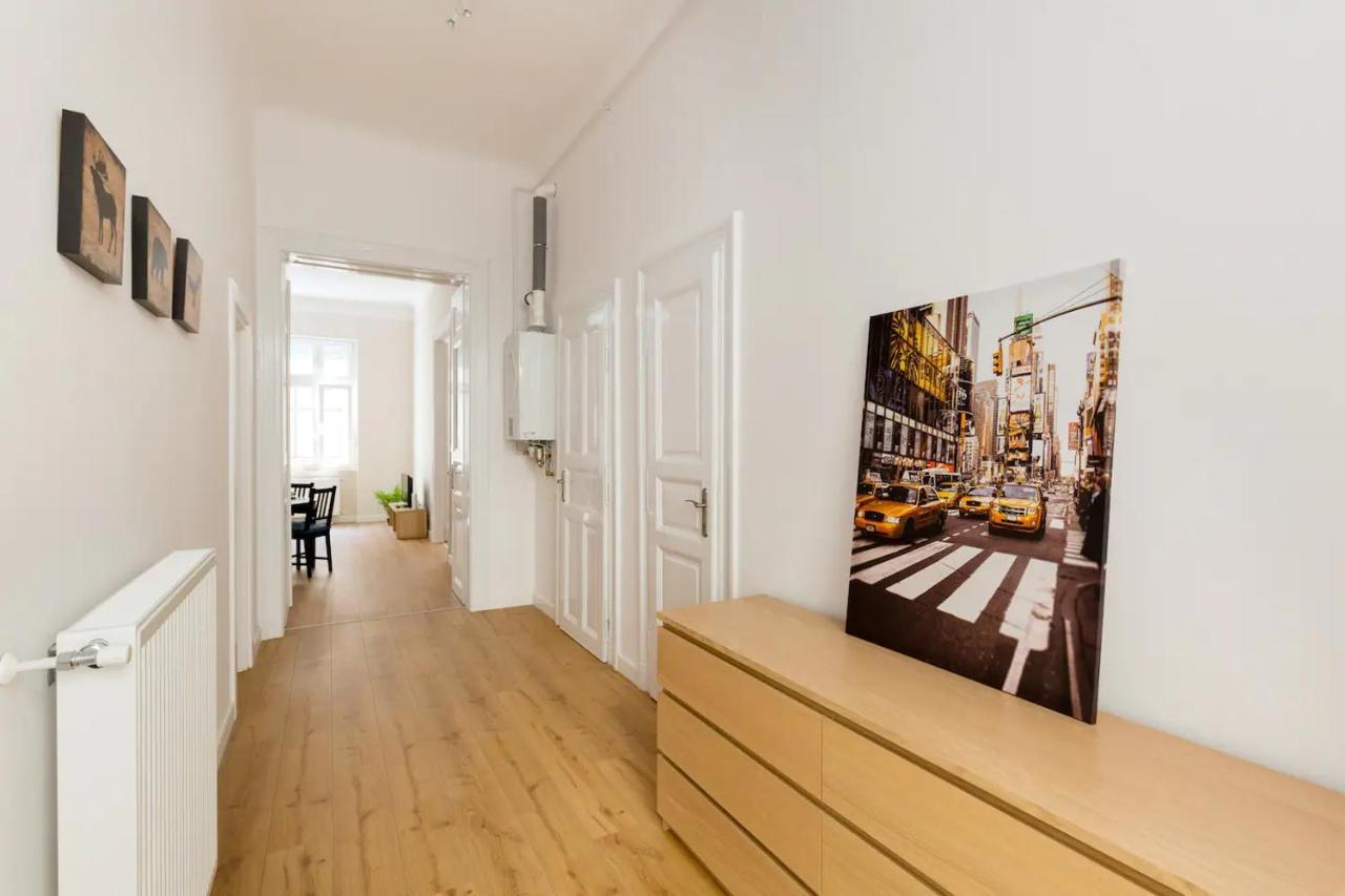 Kresz Geza 29 Westend Station 2 Bedrooms+living Ac *