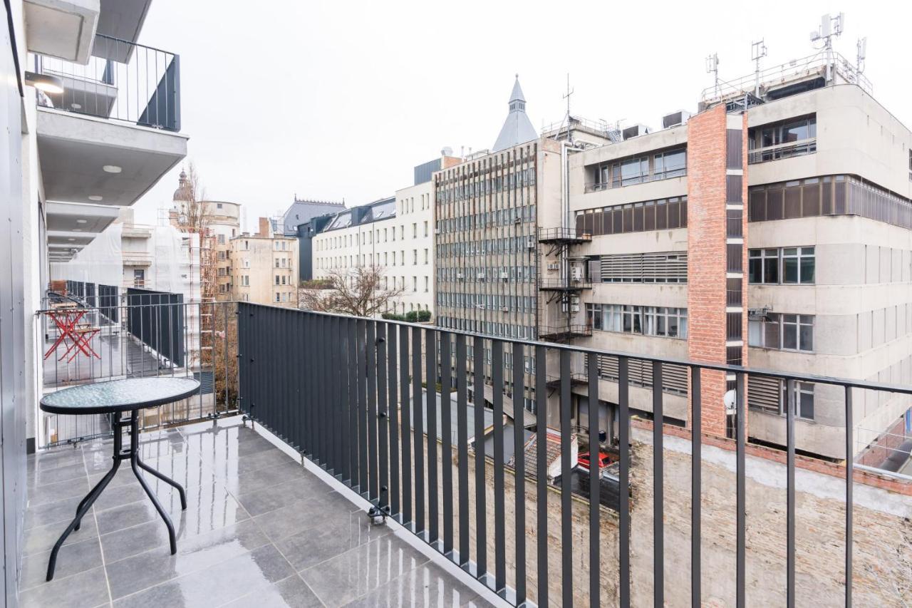Sweet & Spicy - Brand New With Balcony