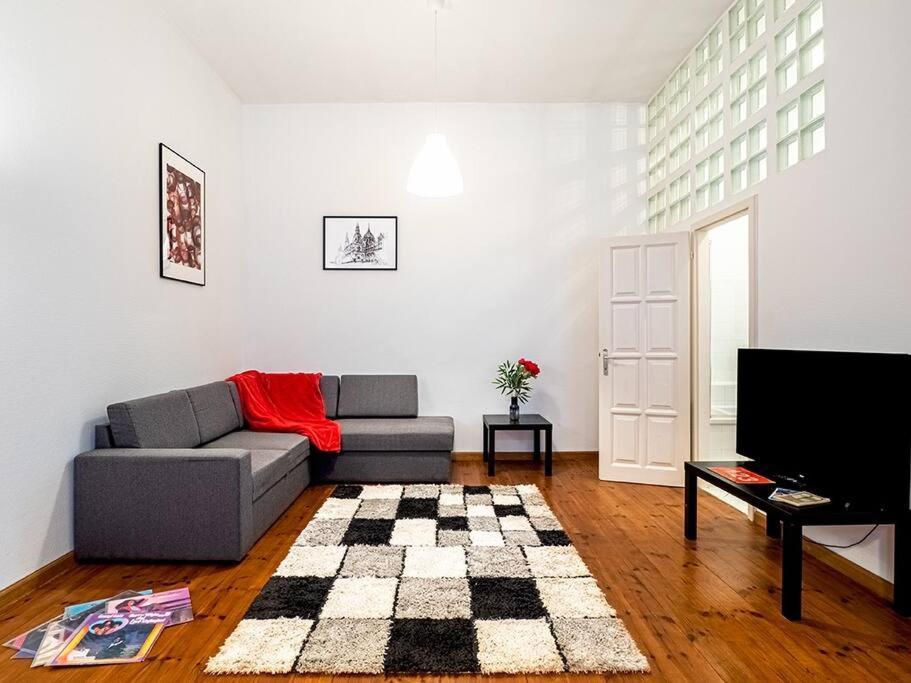 Lazar - Basilica Downtown Apartmán *