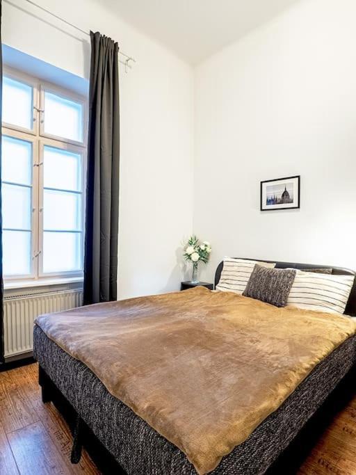 Lazar - Basilica Downtown Apartmán
