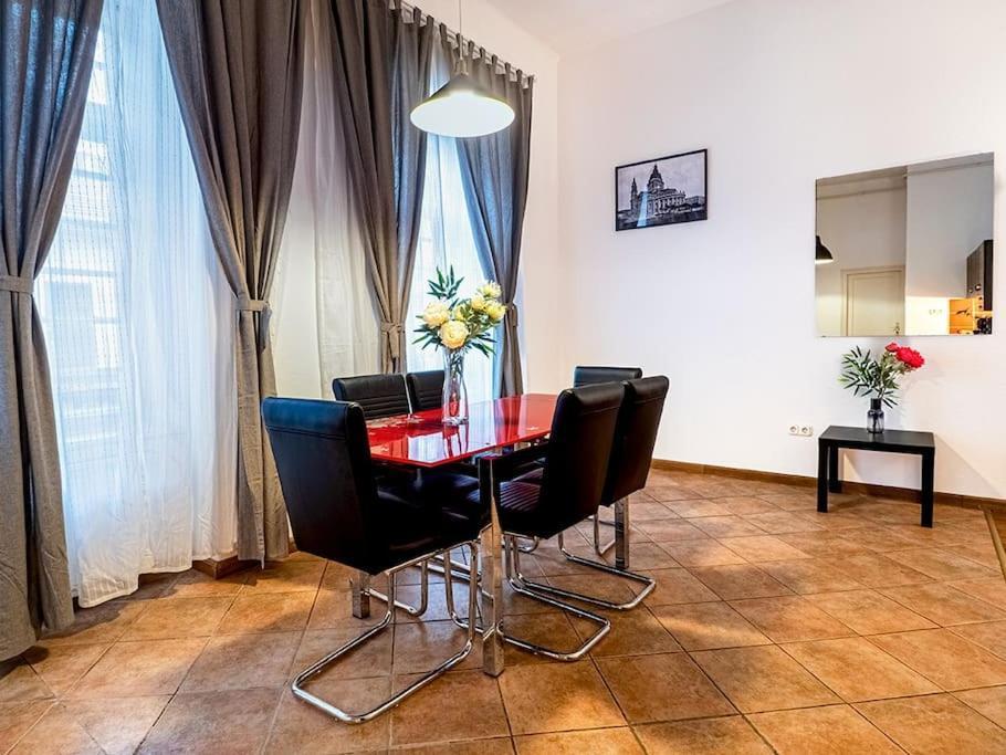 Lazar - Basilica Downtown Apartmán *