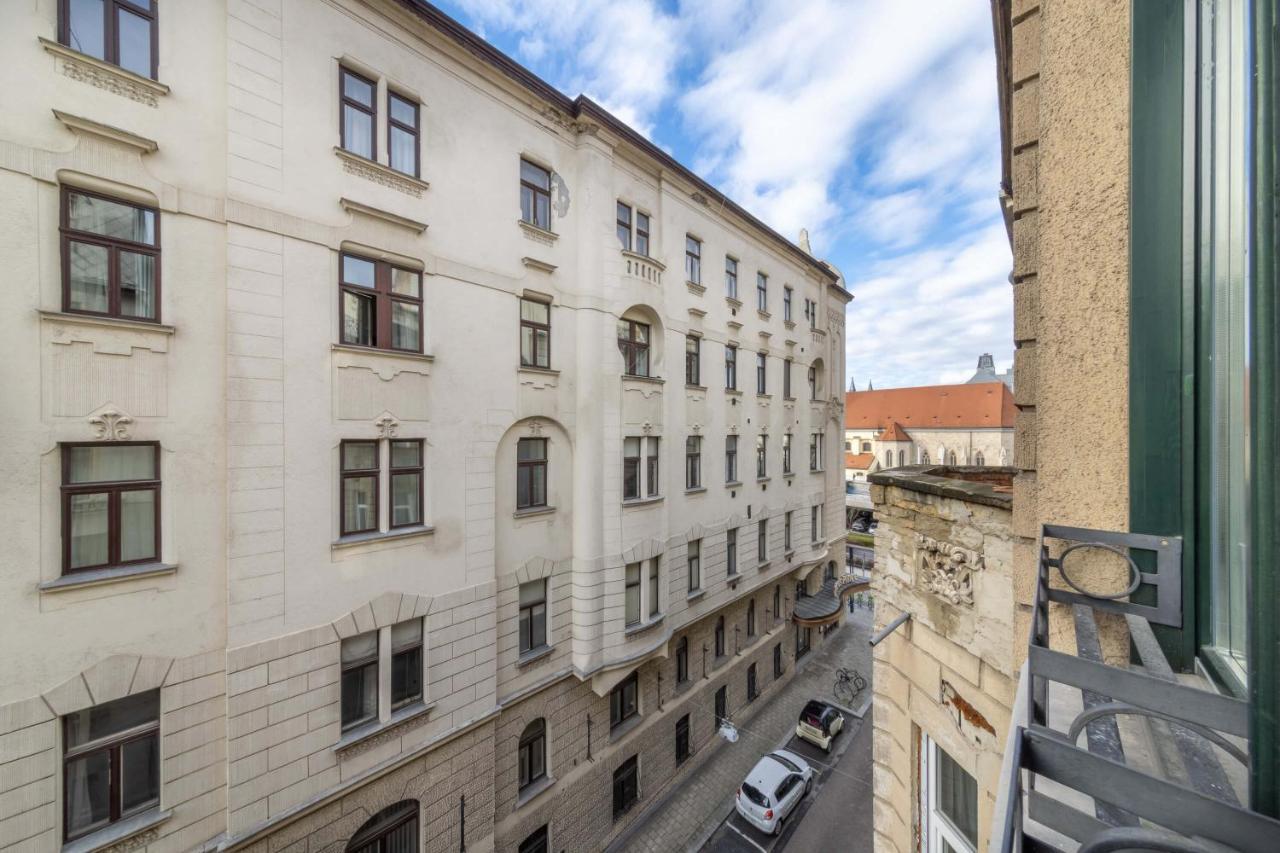 Apartment Anastasia 2 Bedrooms On Vaci Utca Budapest