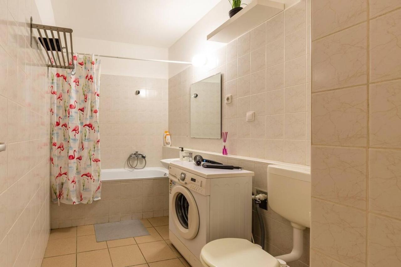 Apartment Spacious With Private Car Park & Balcony *