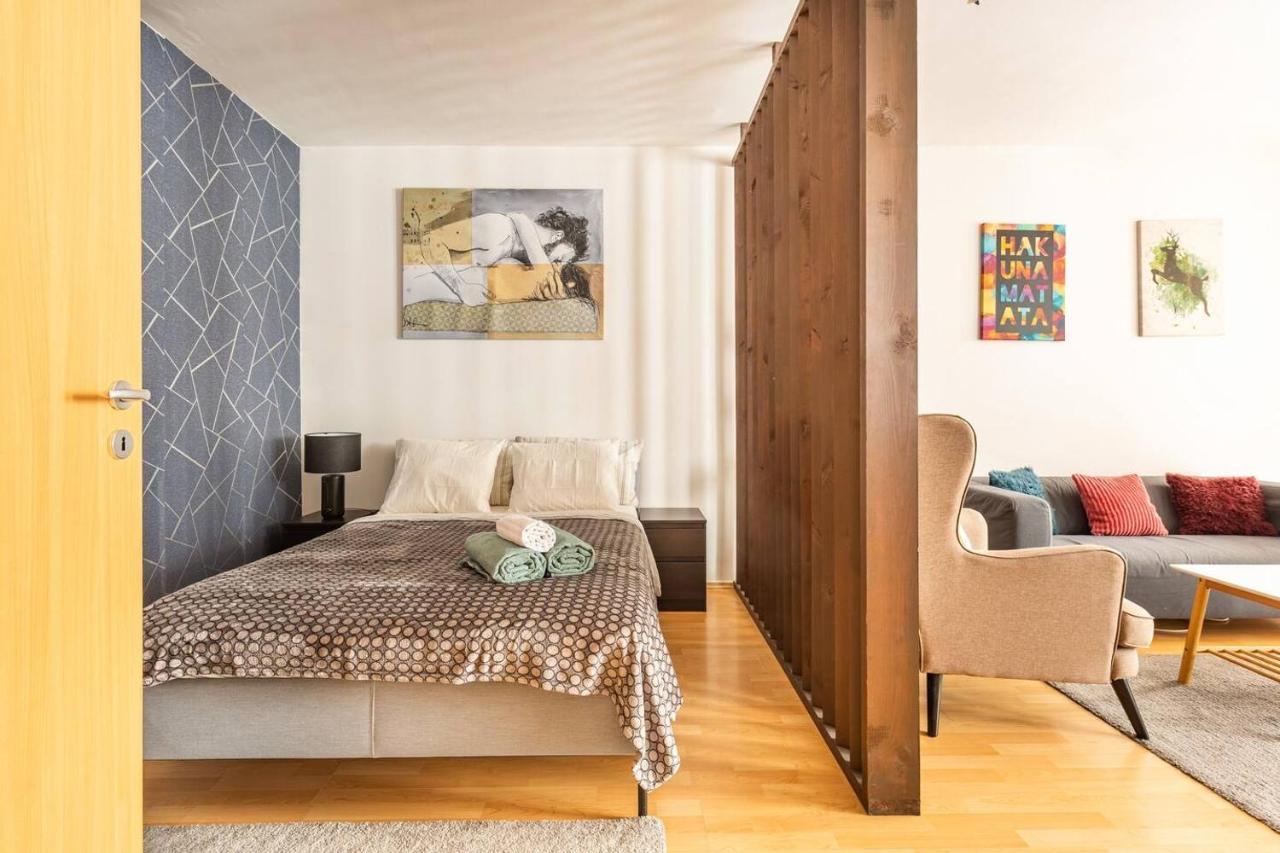 Apartment Spacious With Private Car Park & Balcony Budapest