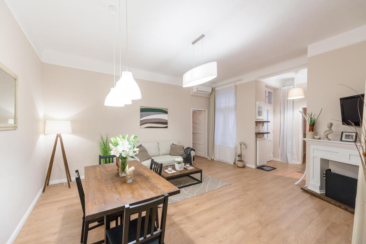 Downtown Heart 3 Bdr, 2 Bath, A/c Boedapest