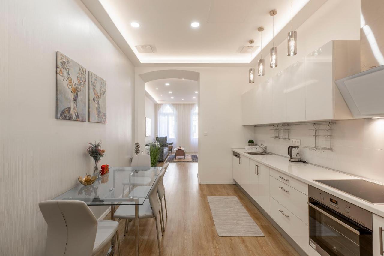 Exclusive Csengery In The Heart Of Apartamento