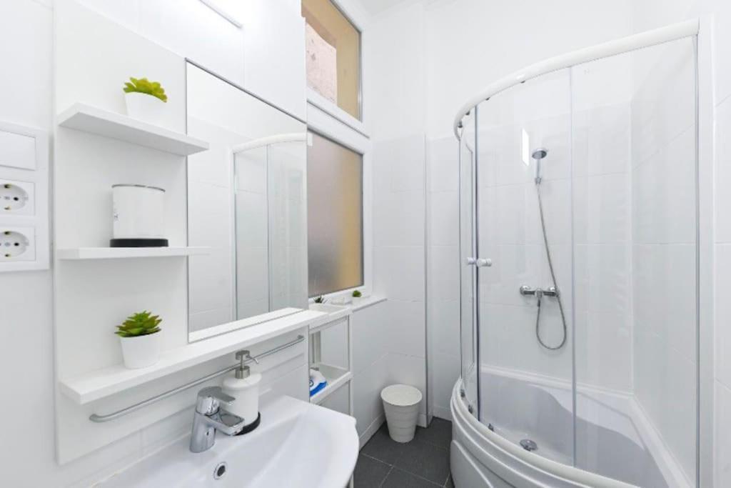 Appartement Lovely Flat In Damjanich Street - Leonard *