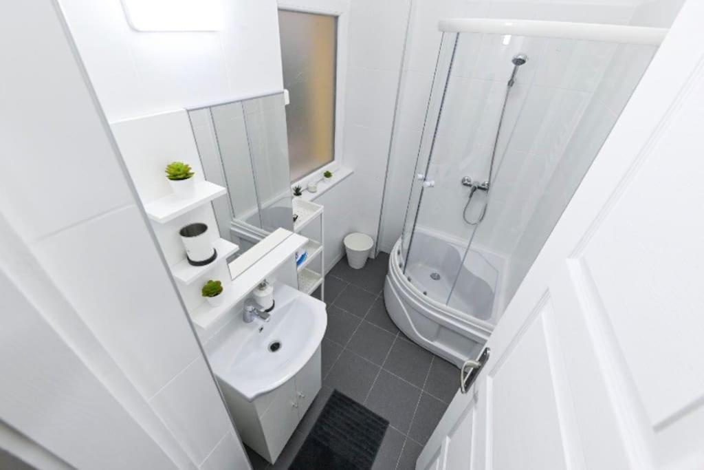 Lovely Flat In Damjanich Street - Leonard Appartement *