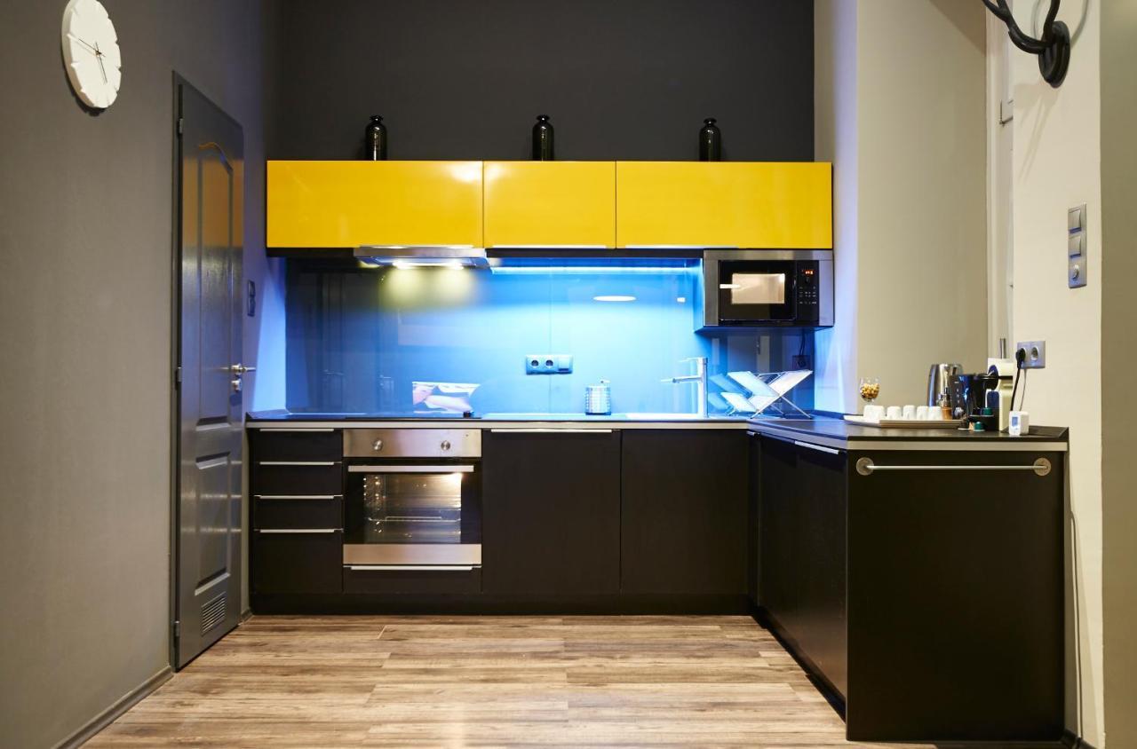 Location Yellow-black Apartment Budapest