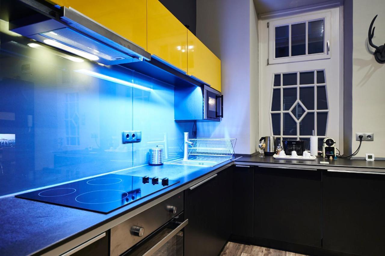 Location Yellow-black
