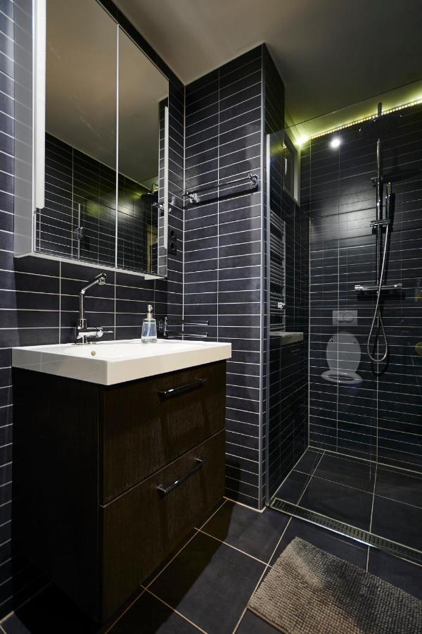Location Yellow-black Apartment
