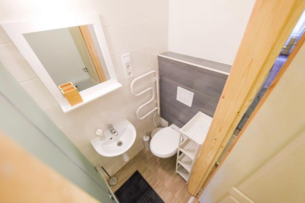 1 Bedroom Flat In Nyar Str., Downtown Boedapest