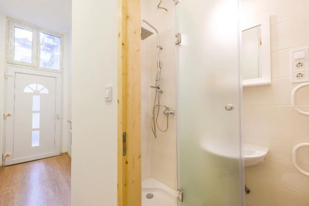 Appartement 1 Bedroom Flat In Nyar Str., Downtown *