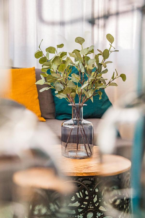Stylish Oasis With Ac And Parking Apartman