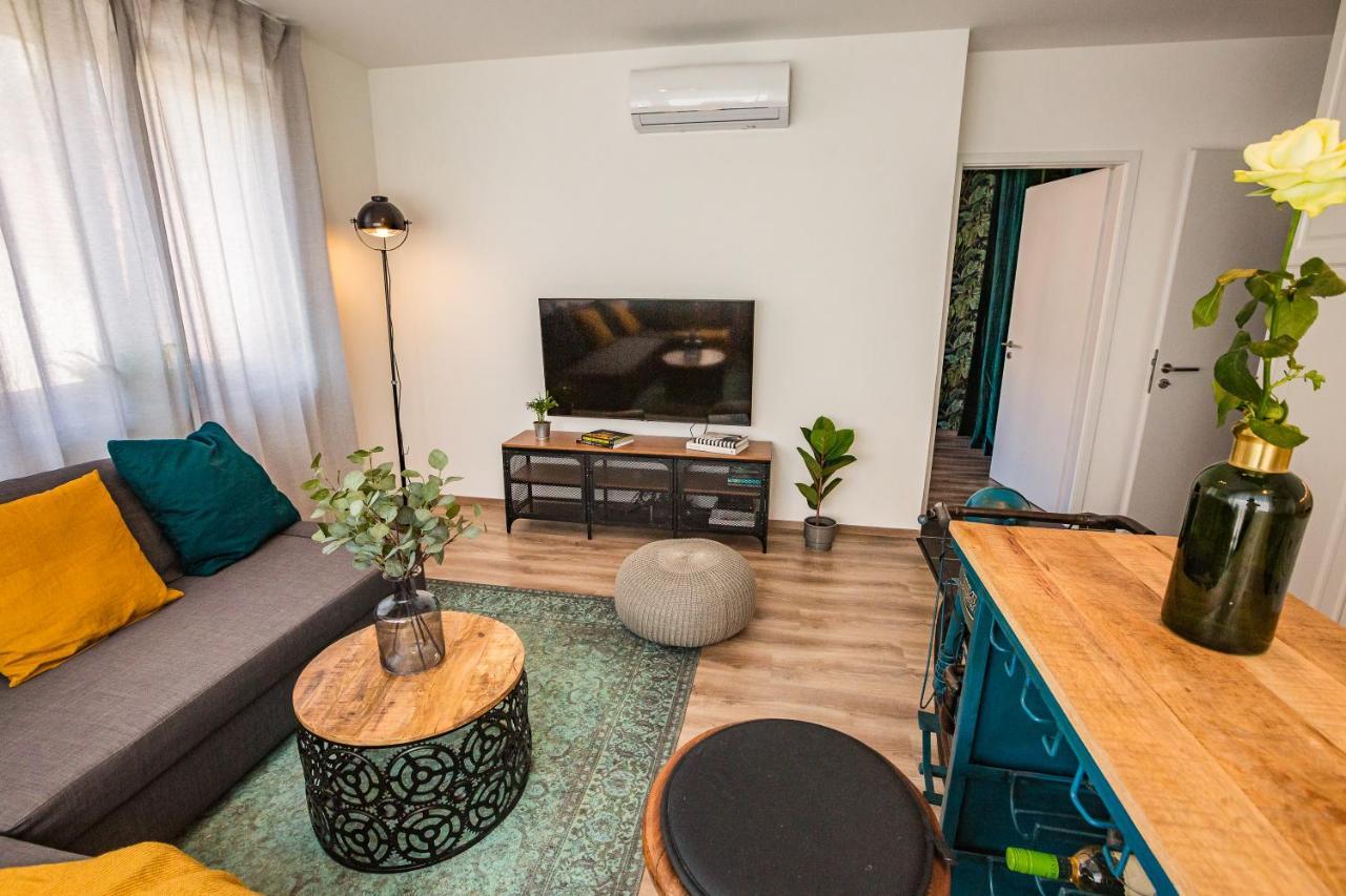 Stylish Oasis With Ac And Parking Budapest