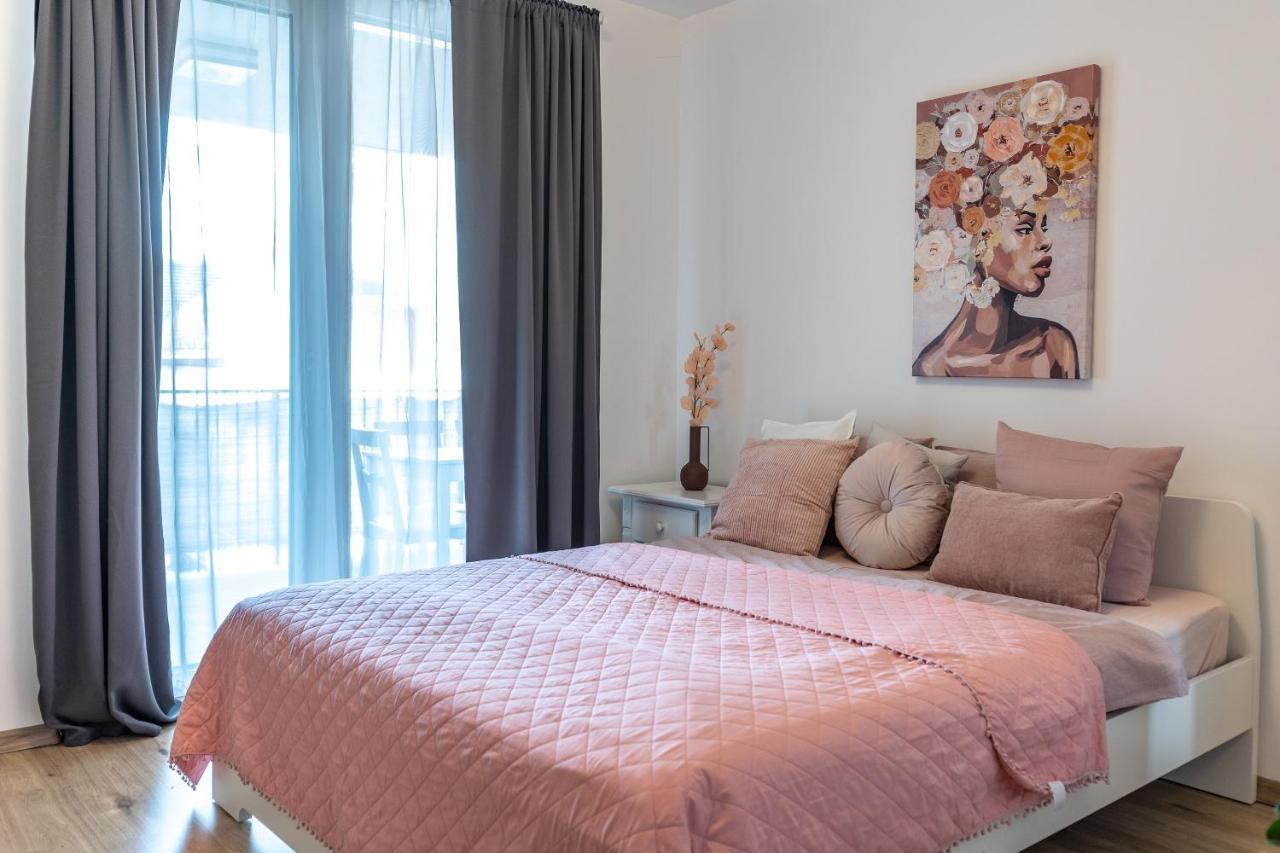Need In Bp - Garage, Terraces, Aircon Apartmán *