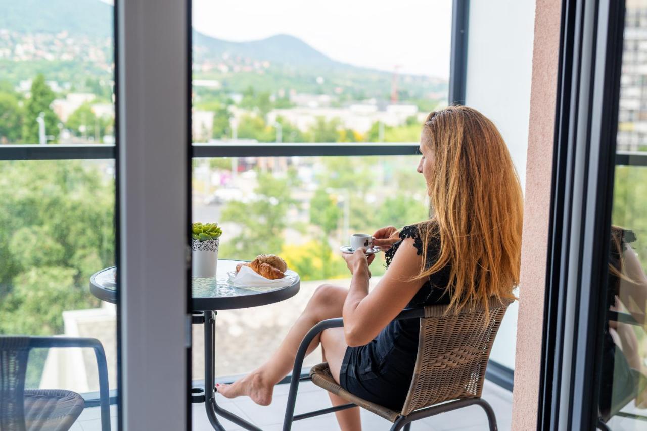 Sweet , 30sqm Studio, Free Private Parking, Mountain View, Balcony, 20 Min From Downtown * Budapest