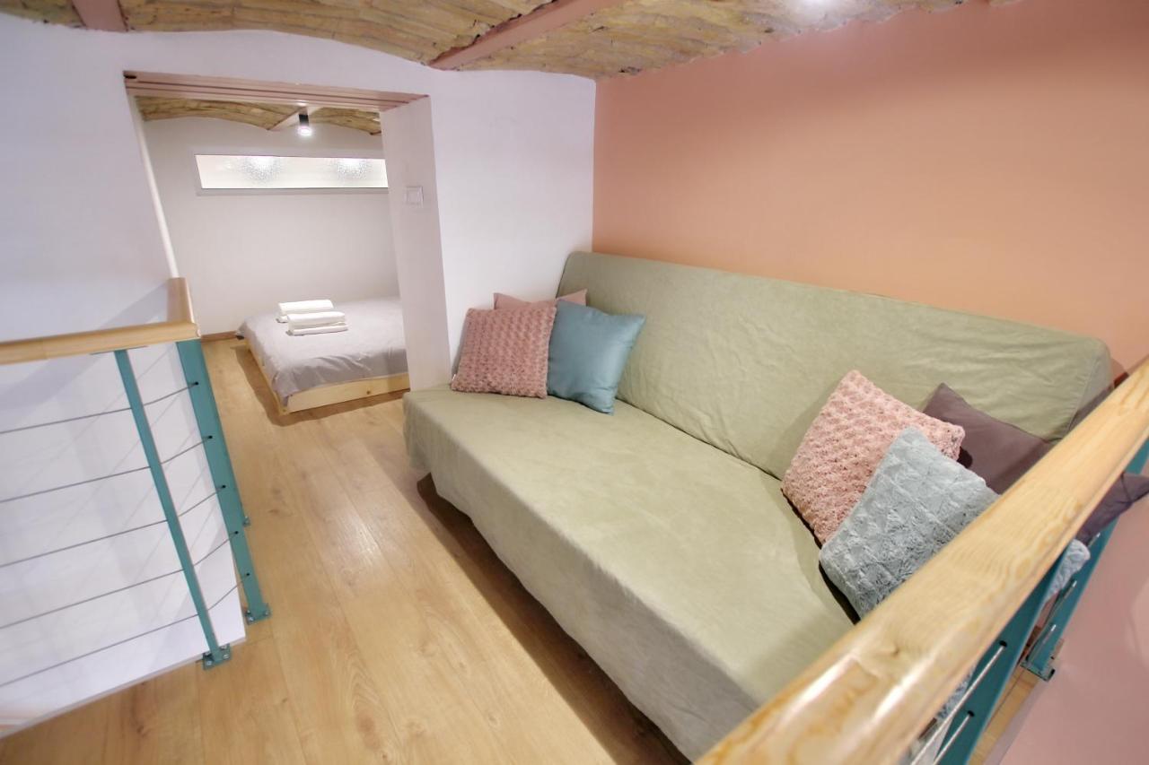 Awesome Downtown W Balcony & Free Private Parking Appartamento