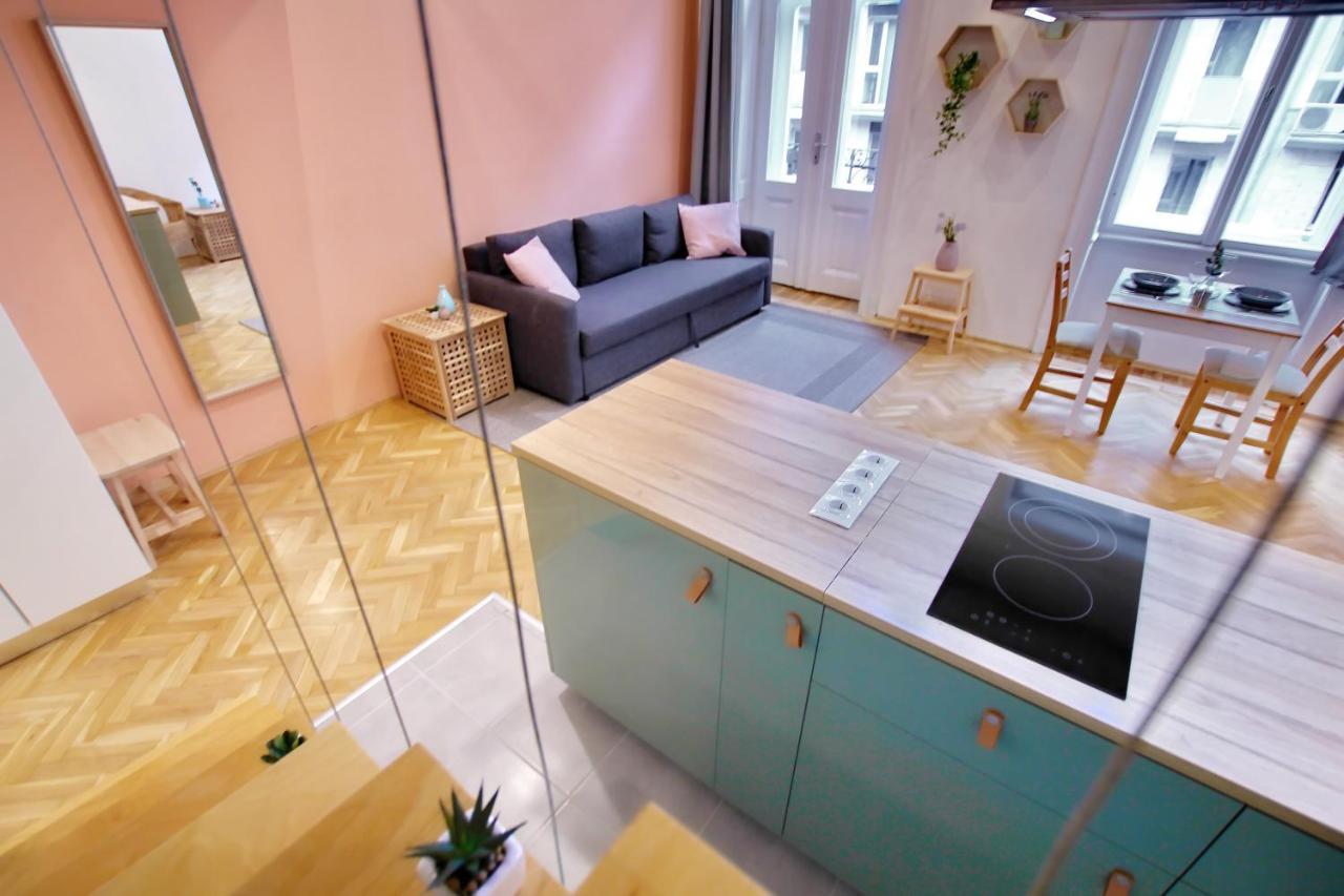 Awesome Downtown W Balcony & Free Private Parking * Budapest