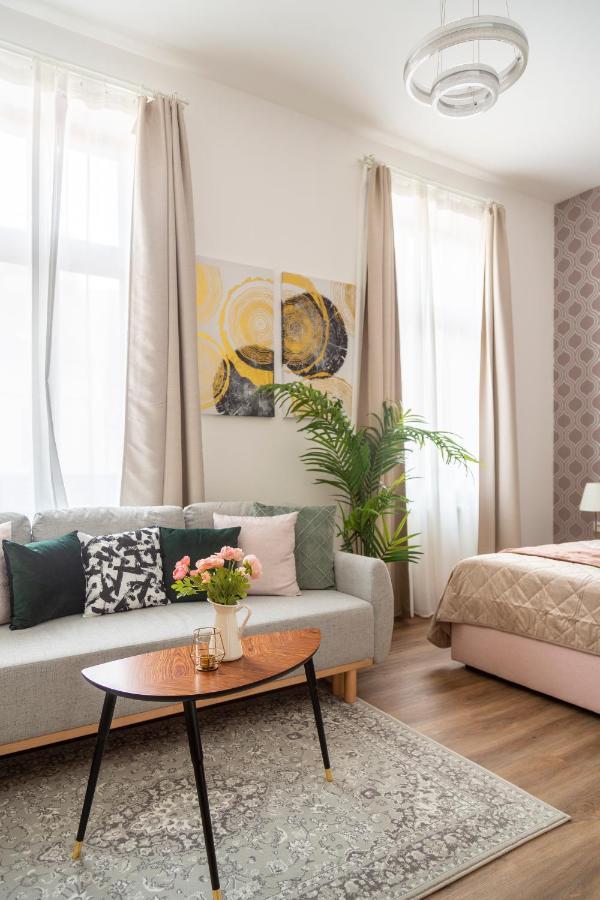 Explore From A Luxurious Cozy Boedapest