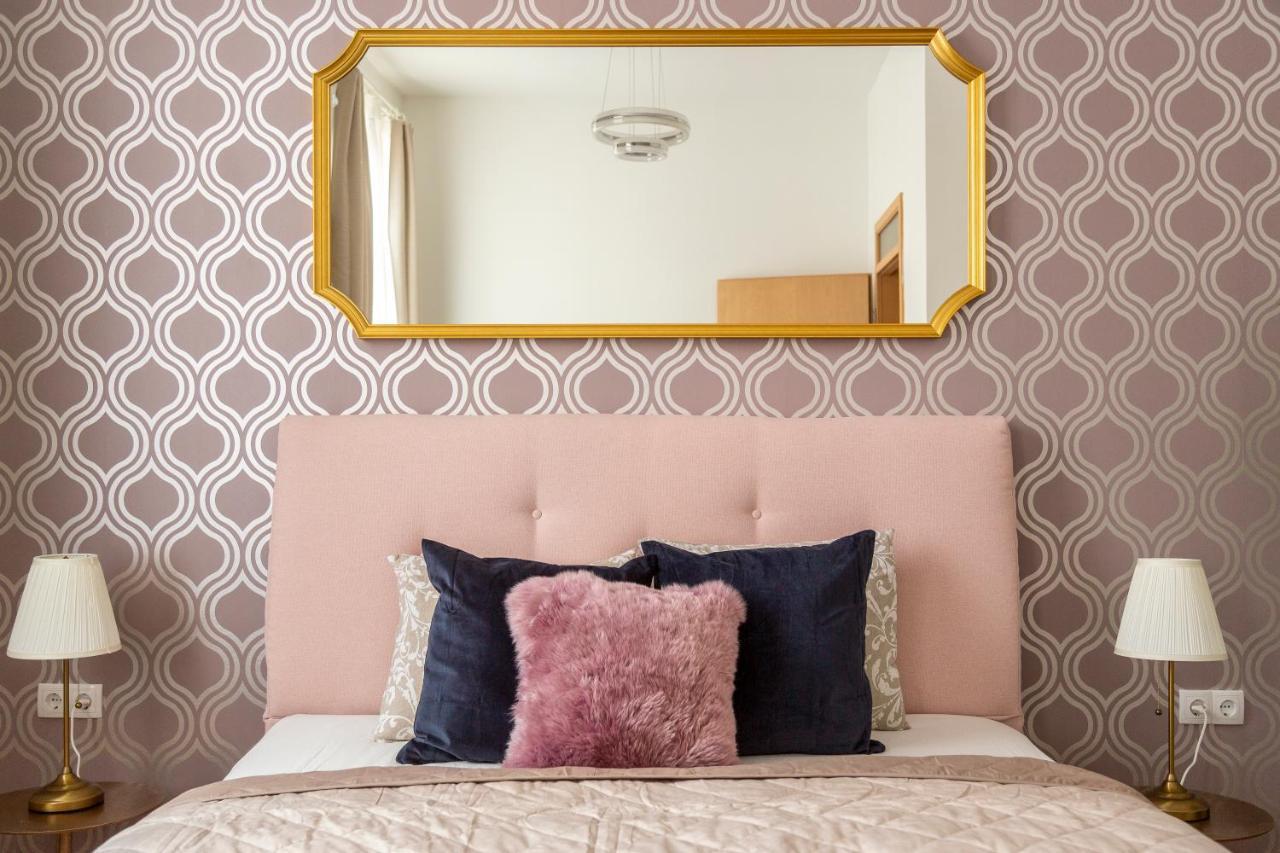 Explore From A Luxurious Cozy Boedapest