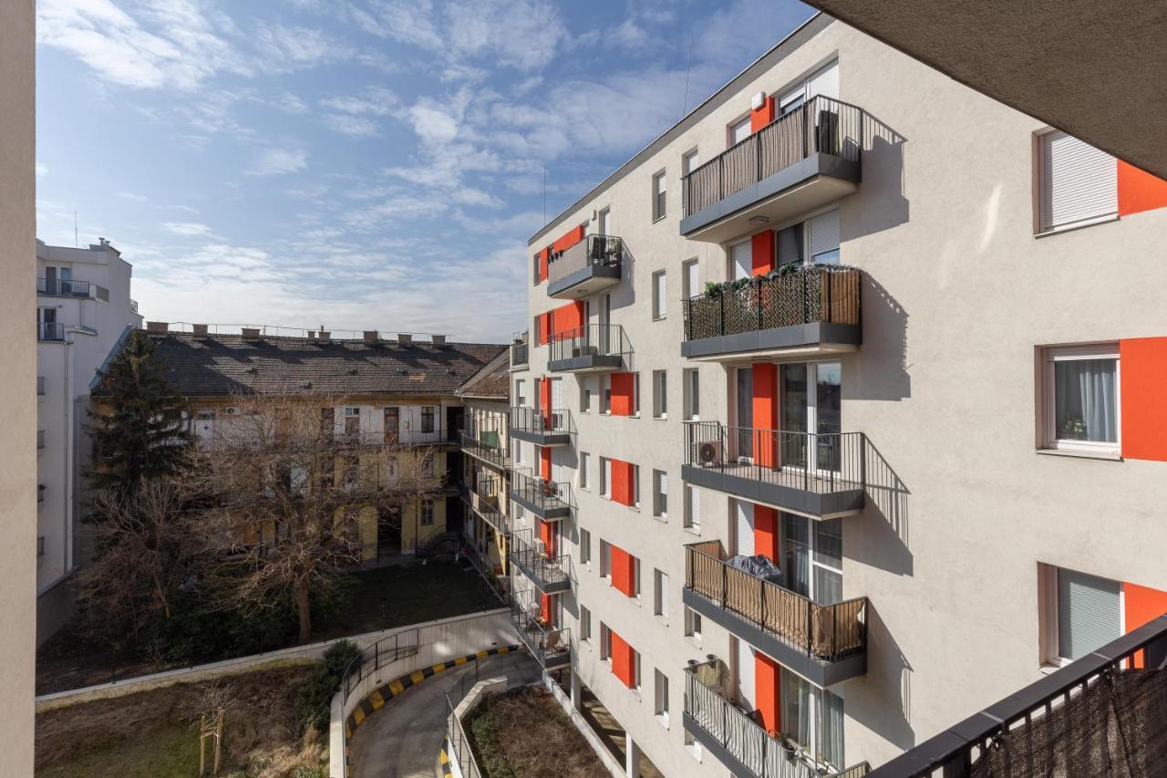 Need In Bp - Garage, Terraces, Aircon Apartmán