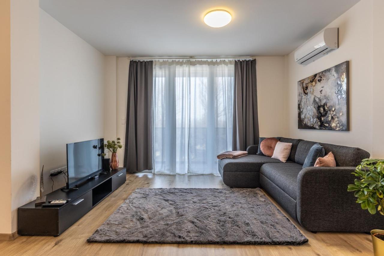 Need In Bp - Garage, Terraces, Aircon Budapešť
