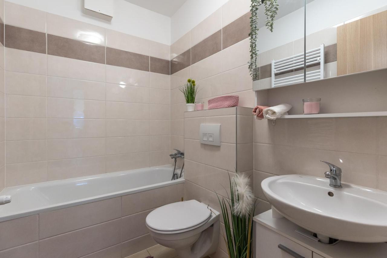 Need In Bp - Garage, Terraces, Aircon Apartmán *
