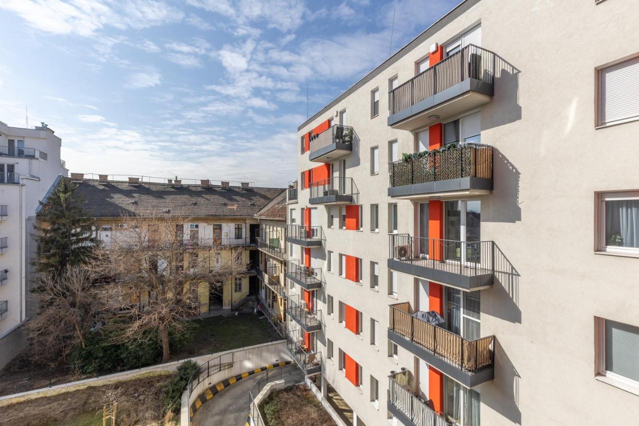 Need In Bp - Garage, Terraces, Aircon Apartmán