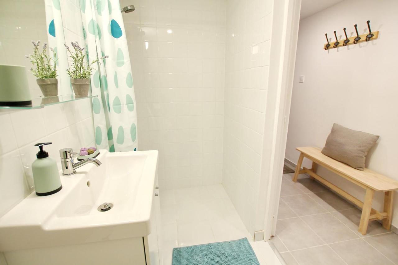 Awesome Downtown W Balcony & Free Private Parking * Budapest