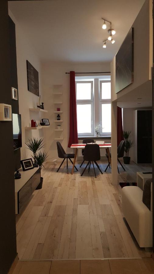 Home, Far Away From 2 Appartement